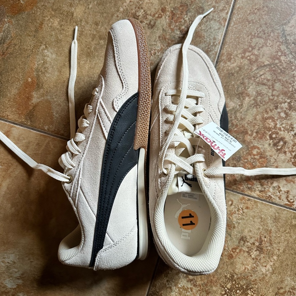 Puma Cream and Black Casual Sneakers